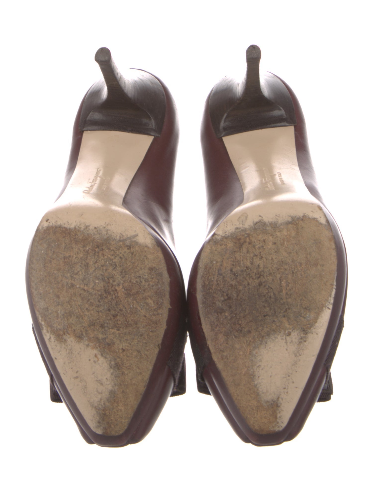 Salvatore Ferragamo Vara Bow Accent Leather Pumps